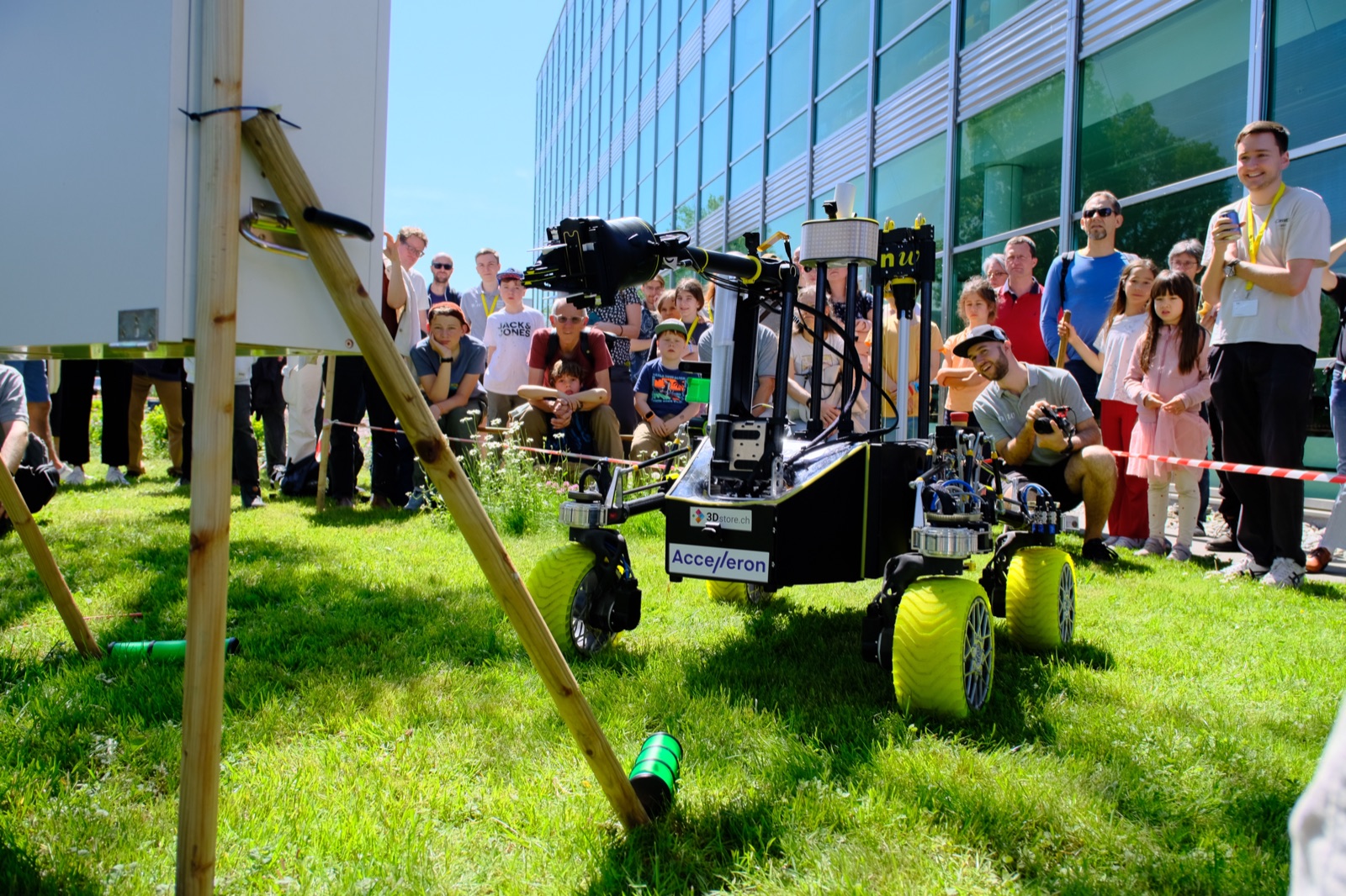 participants gathered watching Barbara during the grab task